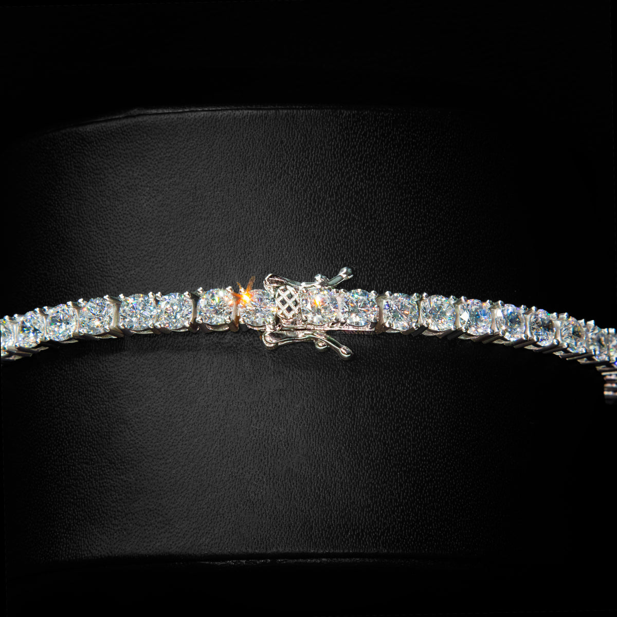 Tennis bracelet